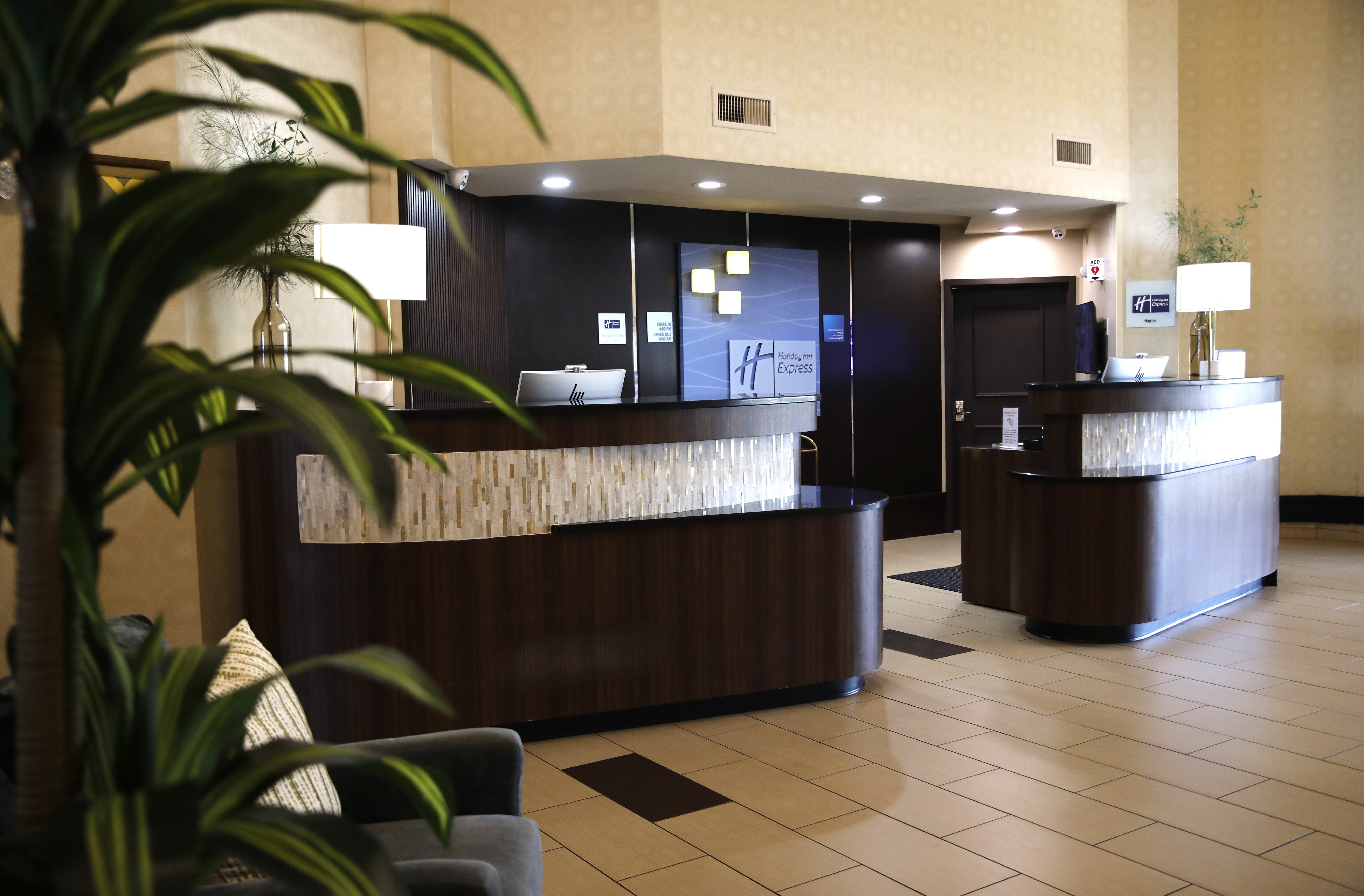 Holiday Inn Express and Suites Naples Downtown 13/64