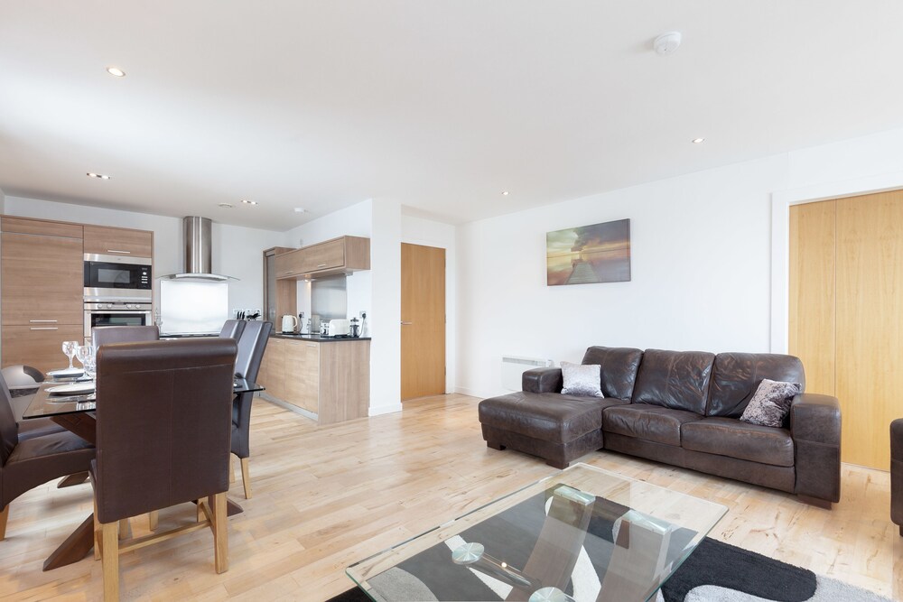 Stylish Penthouse Suite 14/17