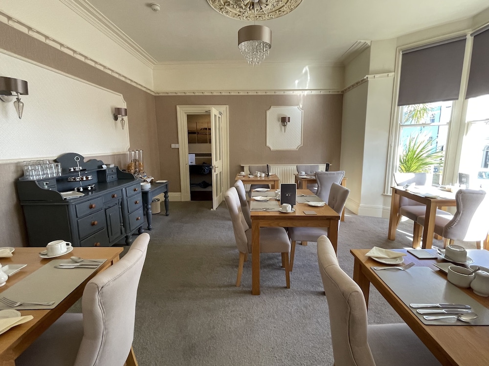 Lynton House 40/50