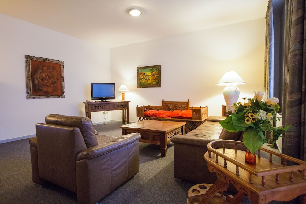 Rho Hotel 30/50