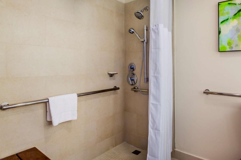 Room, 2 Double Beds, Ocean View, Beach Wing, Accessible، Caribe Hilton 5/5