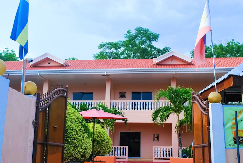 Conrada's Place Hotel And Resort 12/67