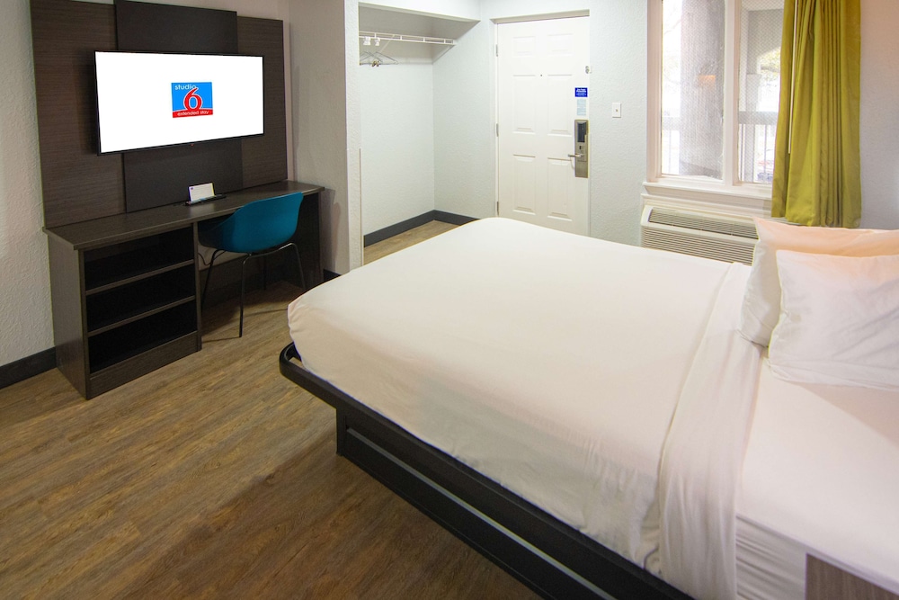 Studio 6 Extended Stay - Coral Springs, FL - Fort Lauderdale 18/60