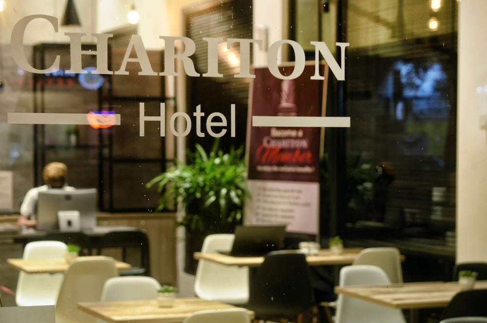 Chariton Hotel Alma 38/41
