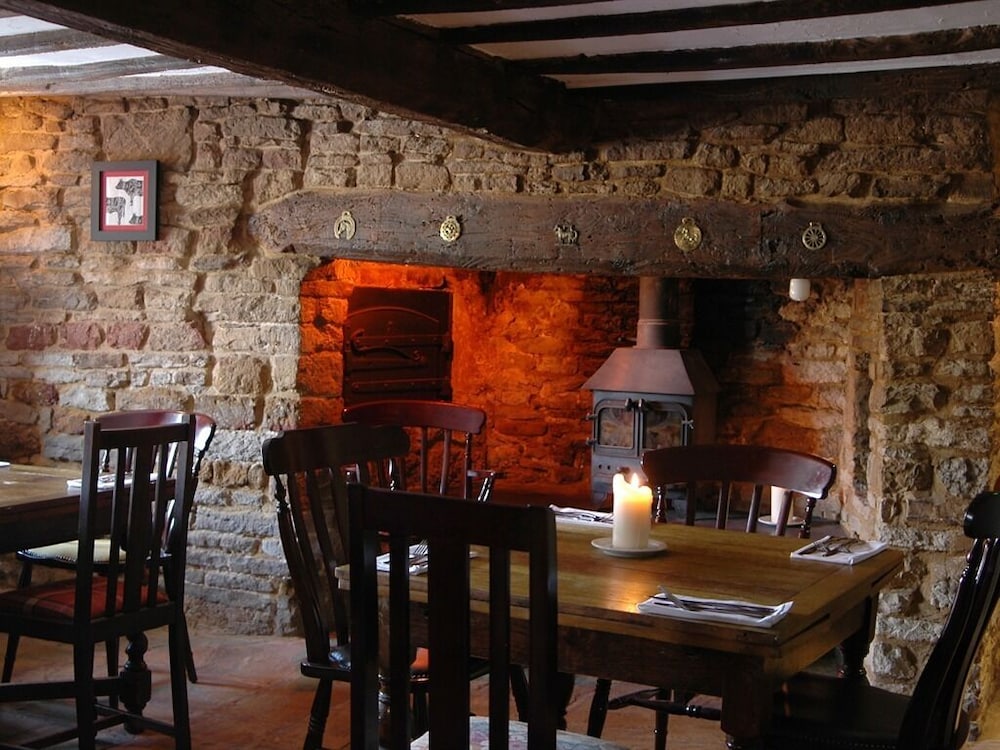 The White Horse Inn 40/62