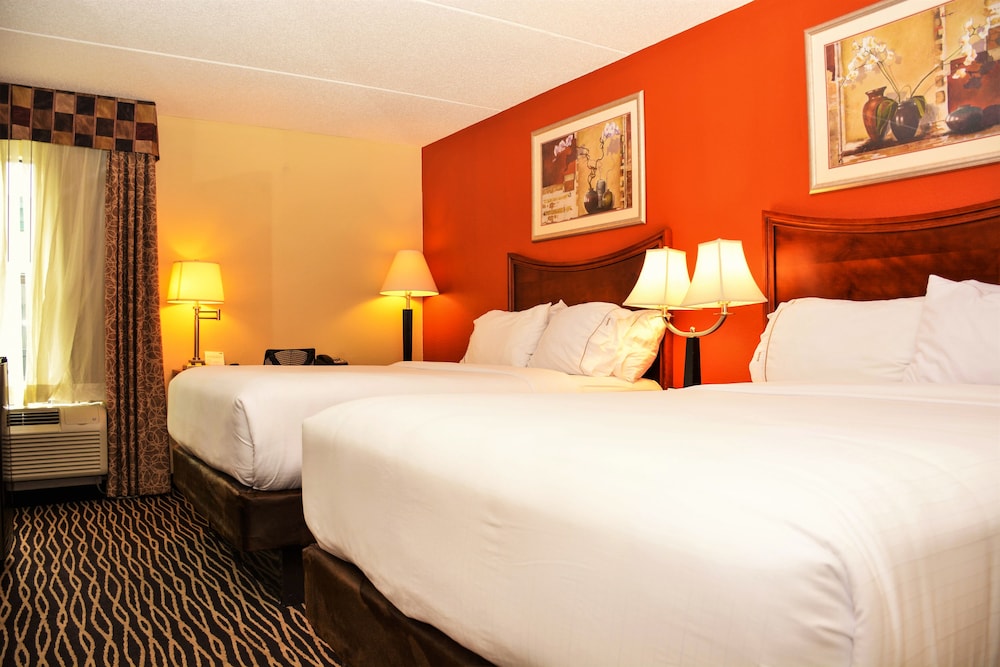 Four Points by Sheraton Fayetteville Fort Liberty 12/41