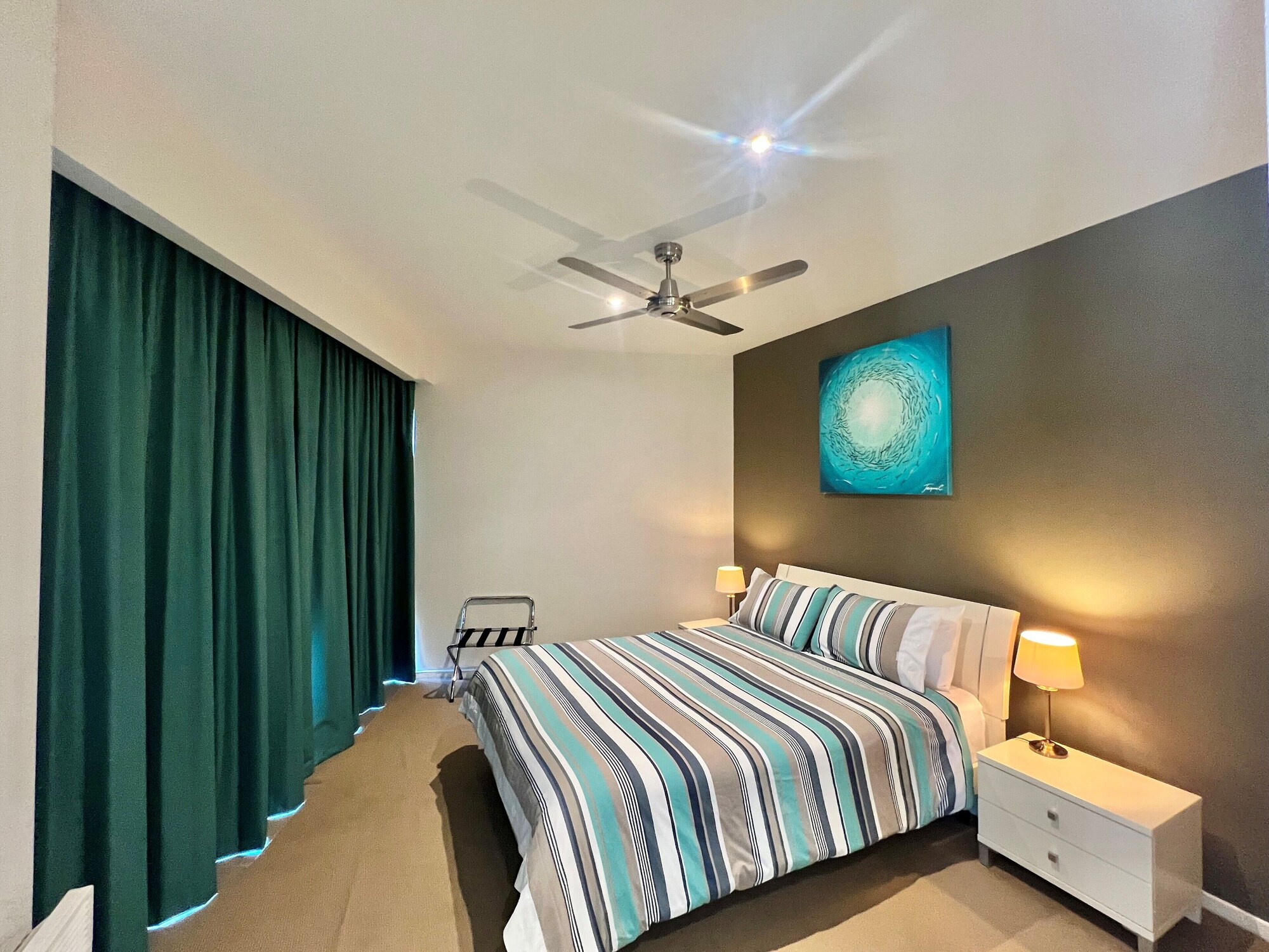 2 Bedrooms, Executive, Apartment, Partial Ocean View, Balcony
