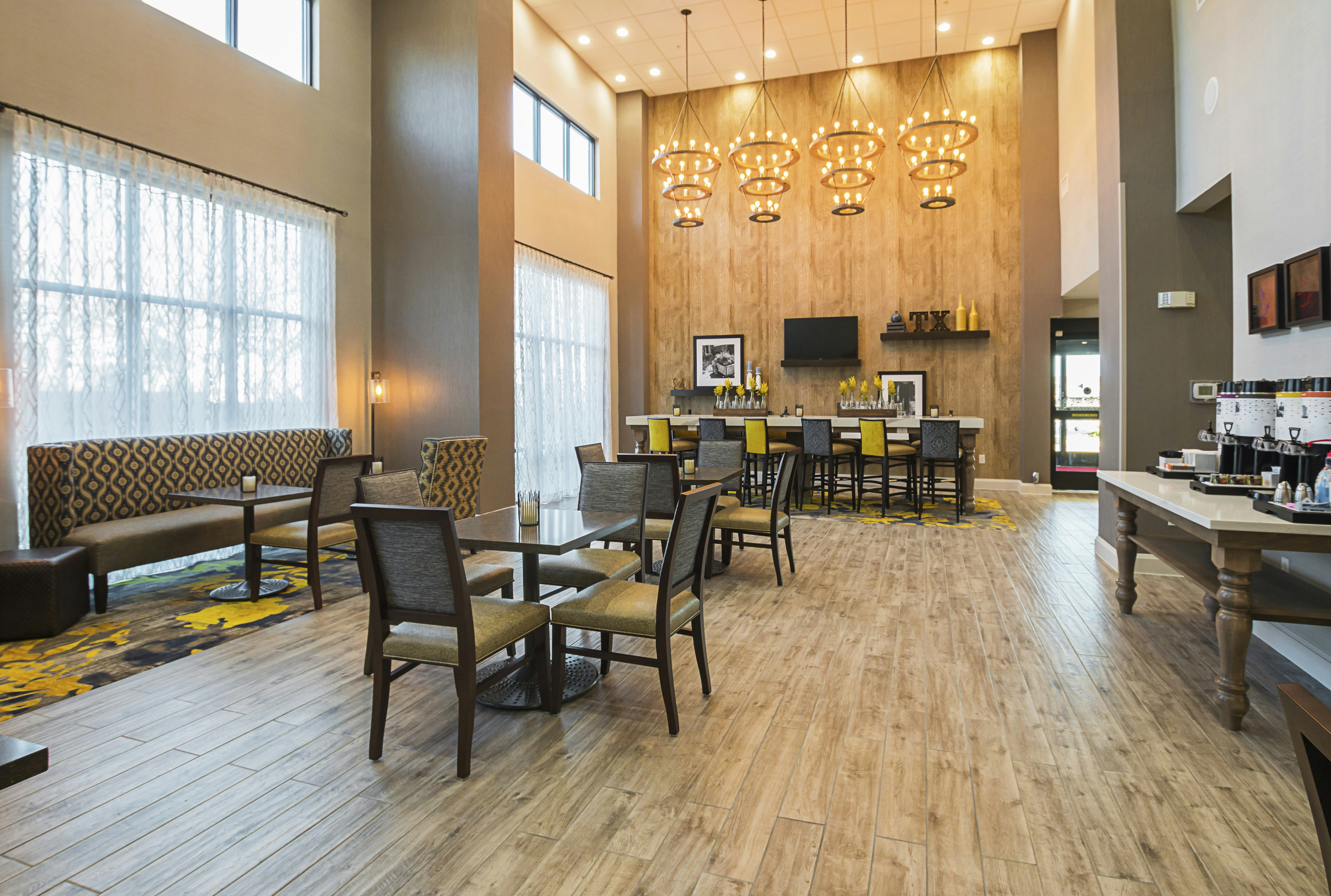 Hampton Inn & Suites Colleyville DFW Airport West 33/50