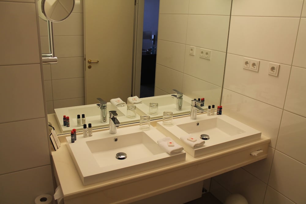 RELEXA HOTEL AIRPORT DUSSELDORF RATINGEN 45/46