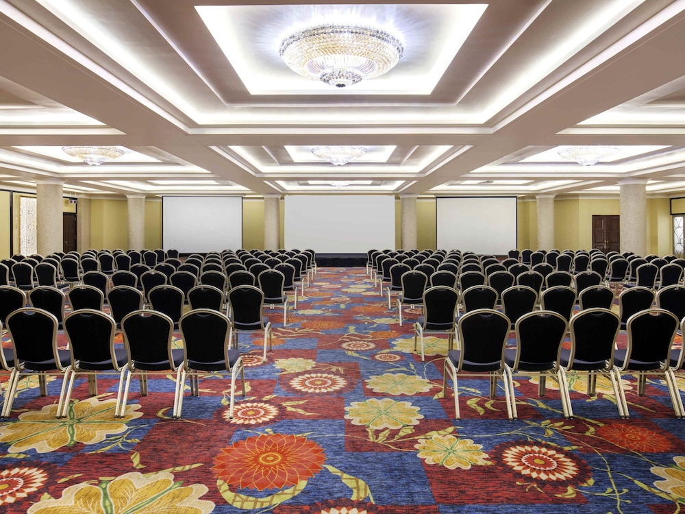 IBIS BANDUNG TRANS STUDIO 57/61
