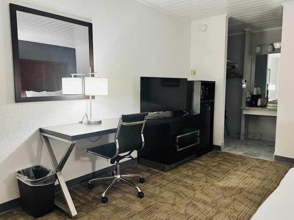 Alamo Inn Suites 49/61