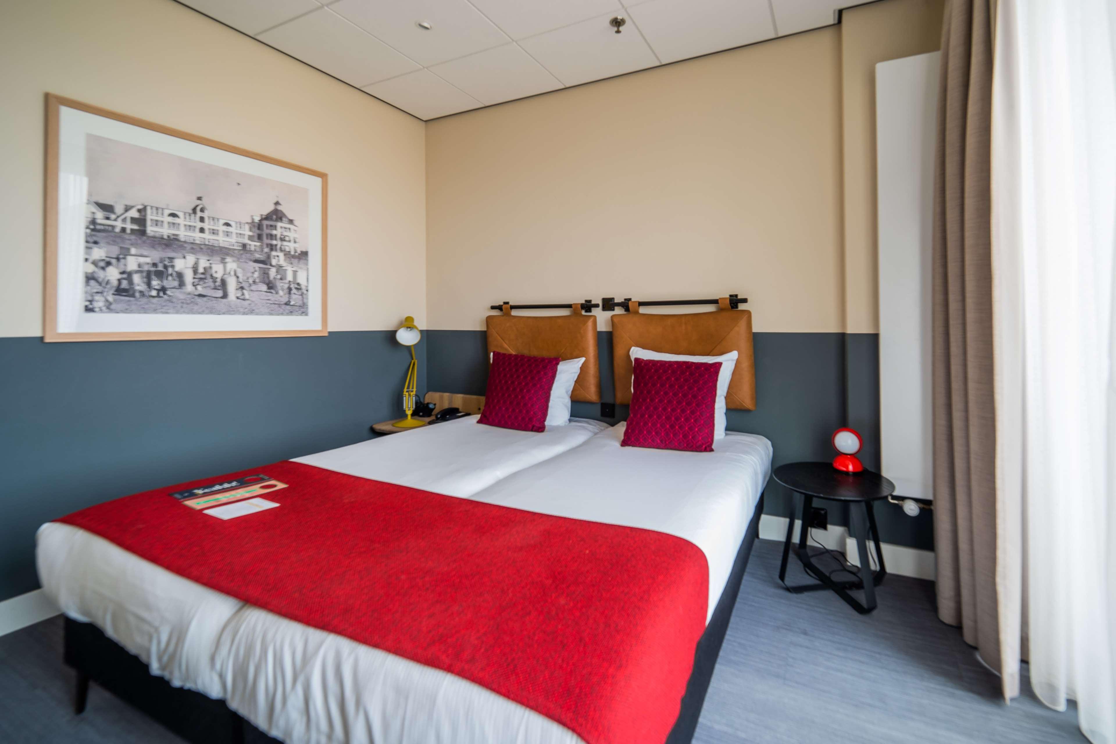 Room, Twin Beds, Sea Side