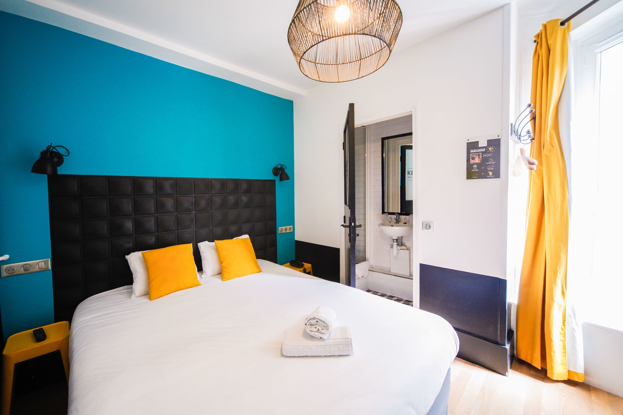 ROOM, SINGLE