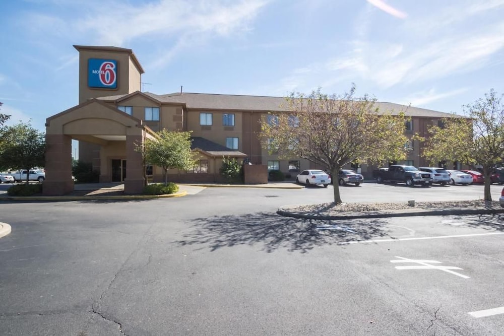 Motel6 Indianapolis, IN - Airport 17/26