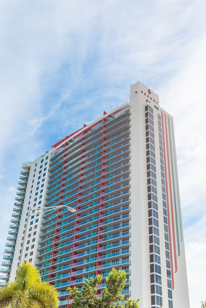 Private Ocean Luxury Condos at Beachwalk 1/50