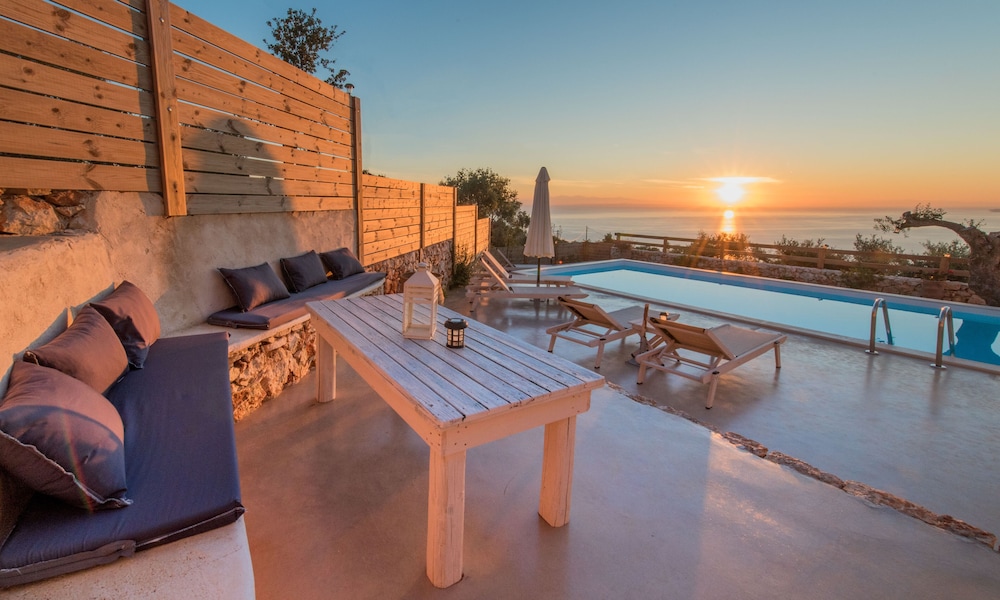 Aria Villa 18/50
