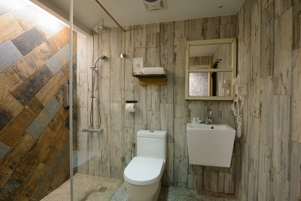 ROOM, SINGLE