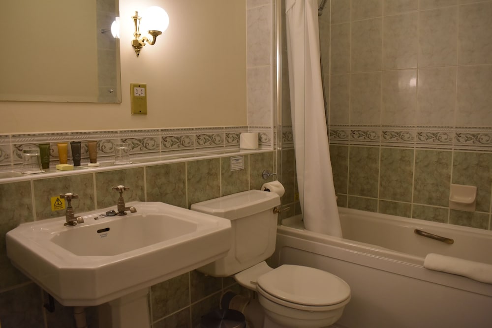 Botleigh Grange Hotel 33/34
