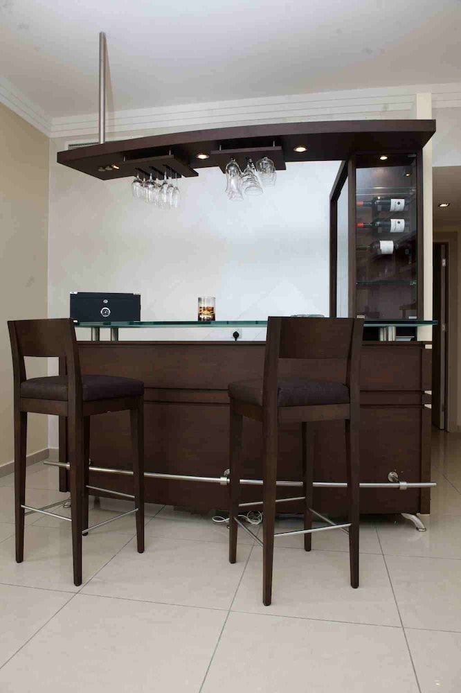 The Avenue Suites 3/46