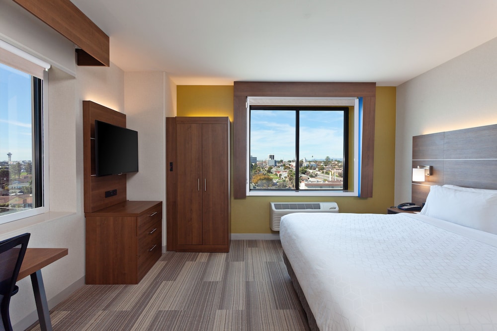 Holiday Inn Express Los Angeles Lax Airport 13/56