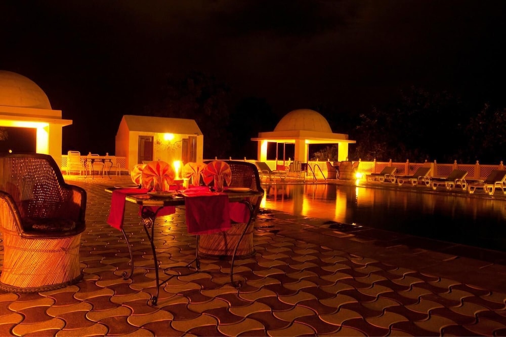 MIRVANA NATURE RESORTS 40/43