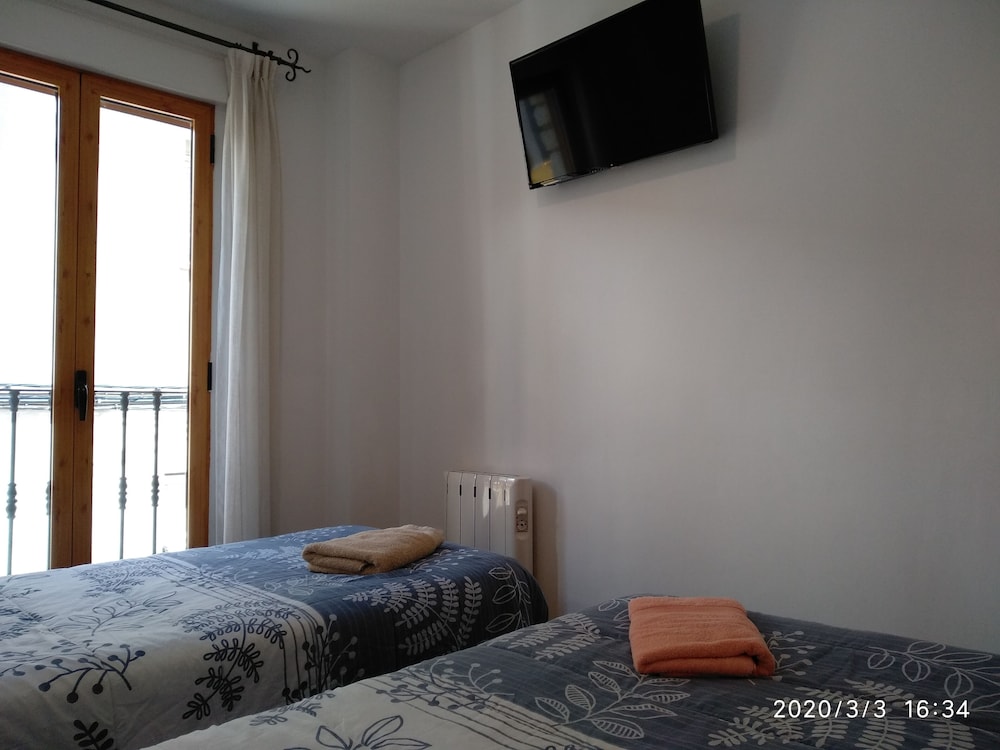2 BEDROOMS, TOWER, TRADITIONAL, APARTMENT, KITCHEN