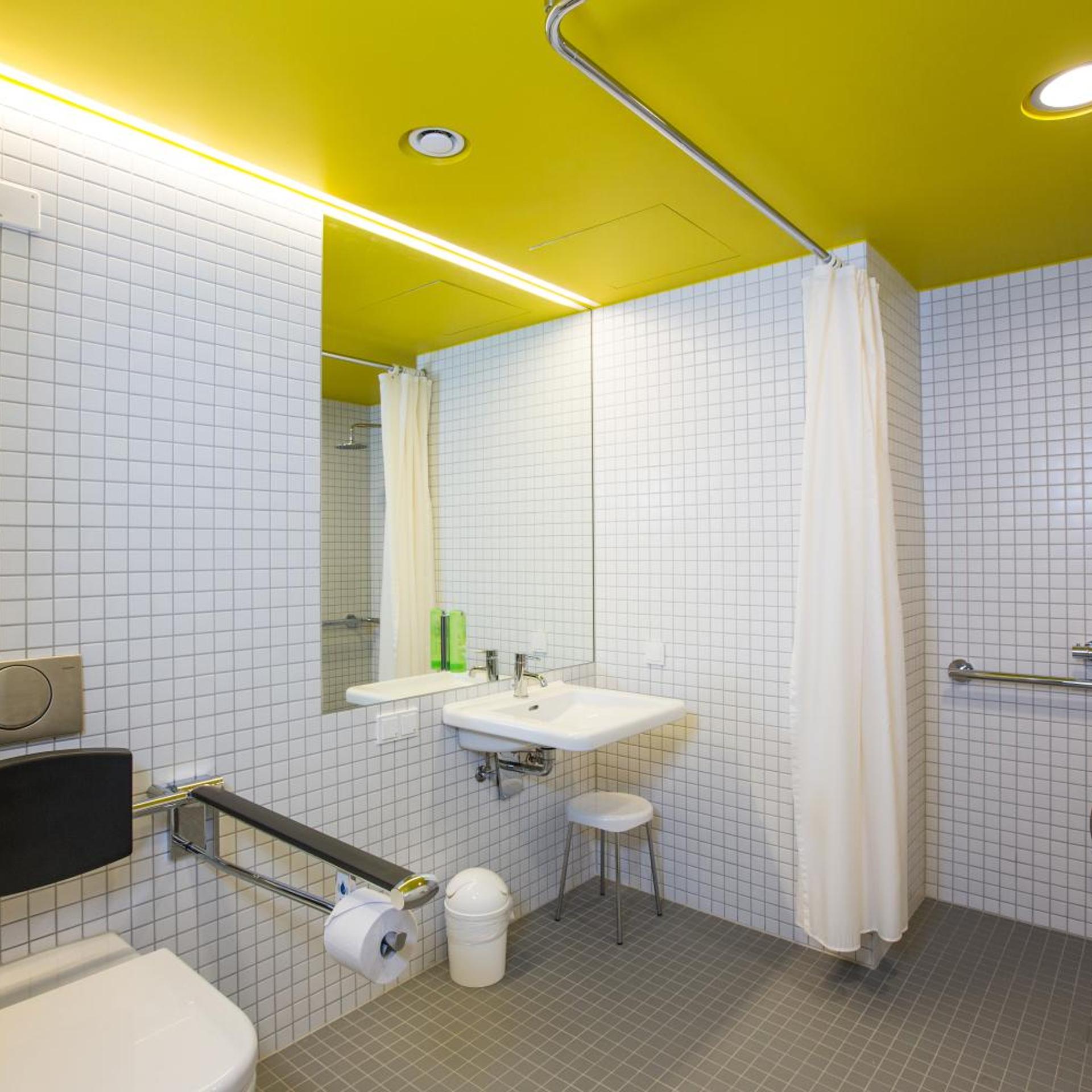 غرفة ثلاثية بسرير فردي لذوي الإعاقة، Green City Hotel Vauban 2/2