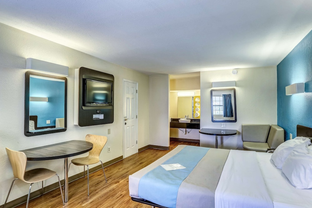 Motel6 Dickson, TN 15/59