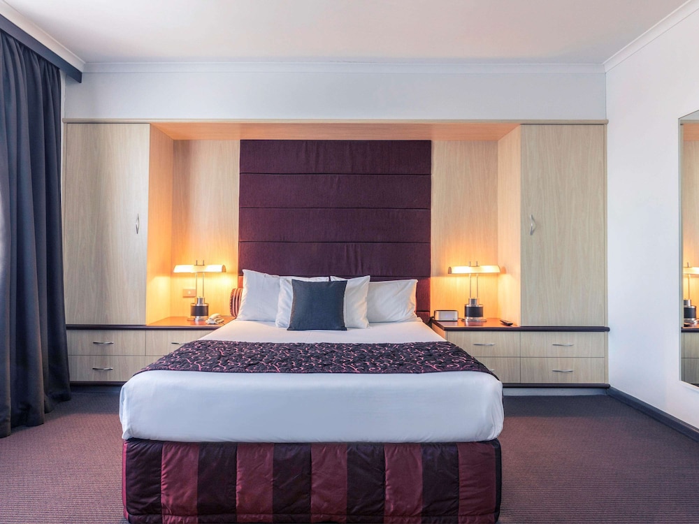 Mercure Albury 12/49