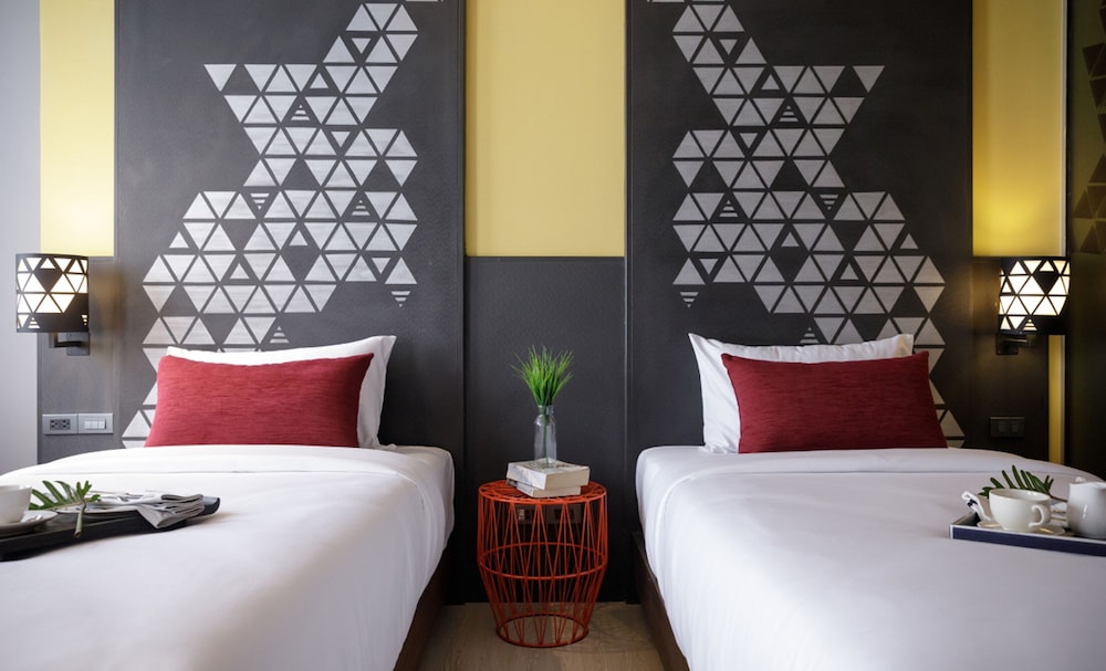 Ae Lana Chiang Mai Eclectic 12/64