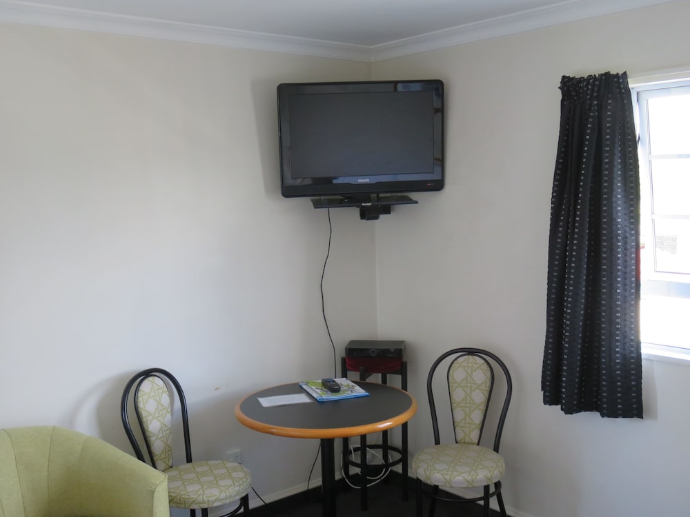 Admirals Motor Lodge 58/71