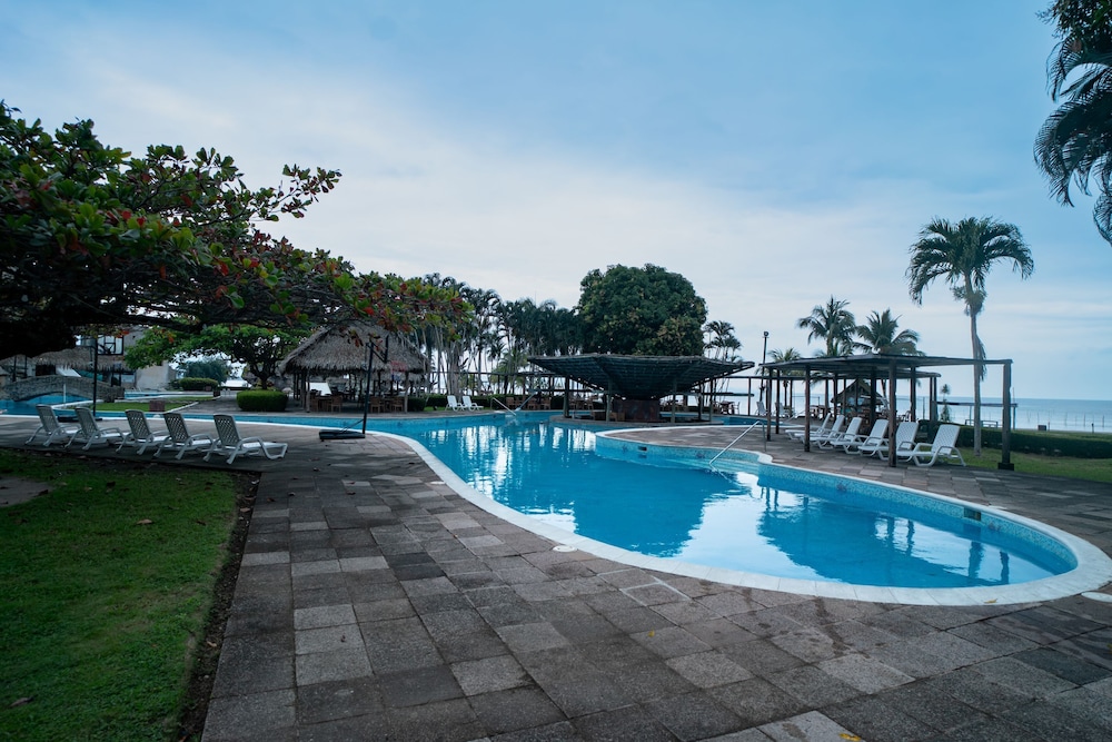 Amatique Bay Hotel 51/58