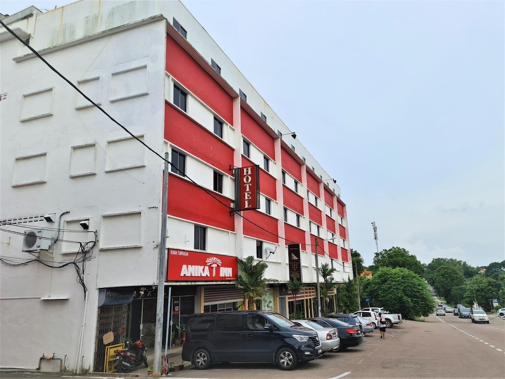 Anika Inn 37/44