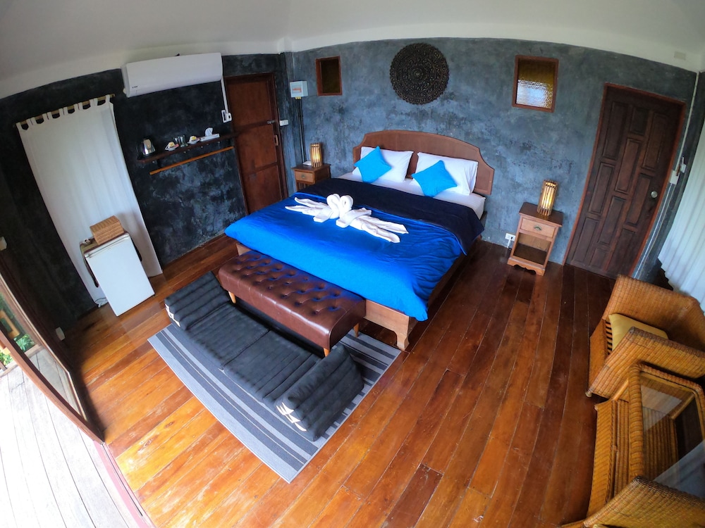 Blue Heaven Resort Koh Tao 4/26