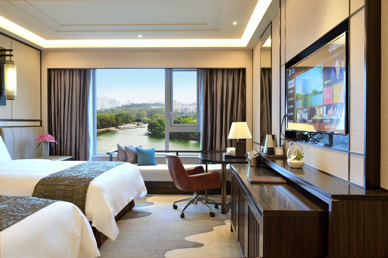 West, Scene, Deluxe, Twin Beds, Lake View