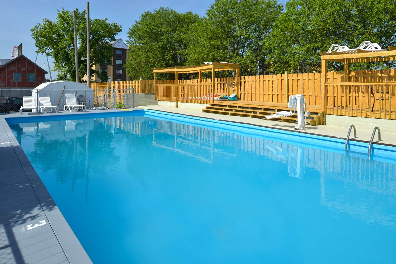 Americas Best Value Inn Suites Branson Near the Strip 24/32