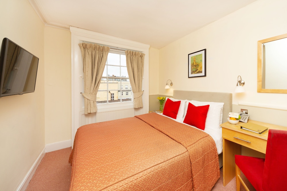 Rodney Hotel 13/48
