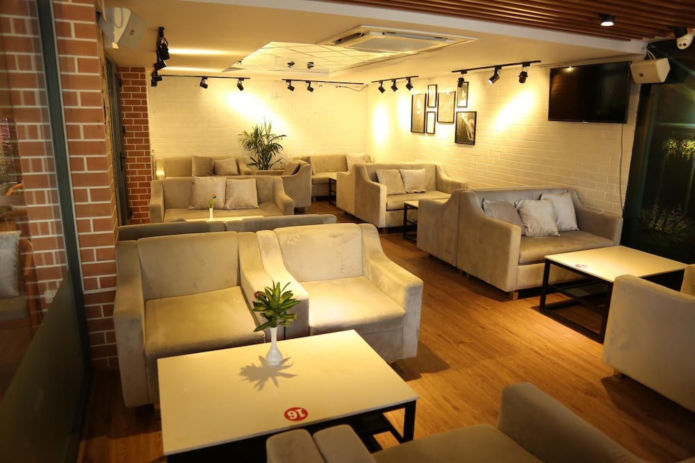 Hong Bao Thach Hotel 35/50