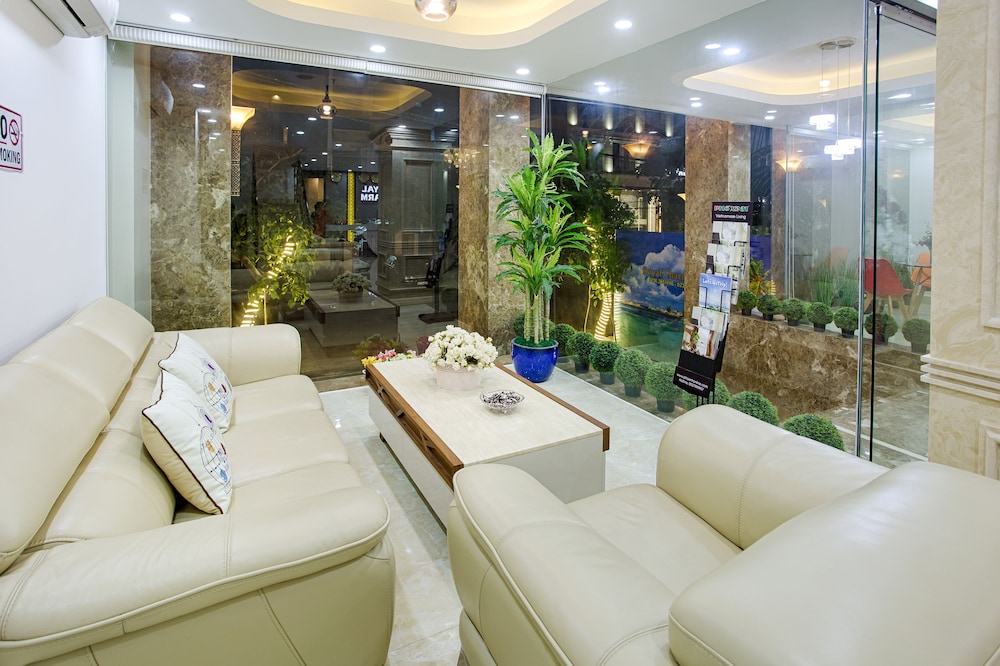 Royal Charm Hotel 39/57