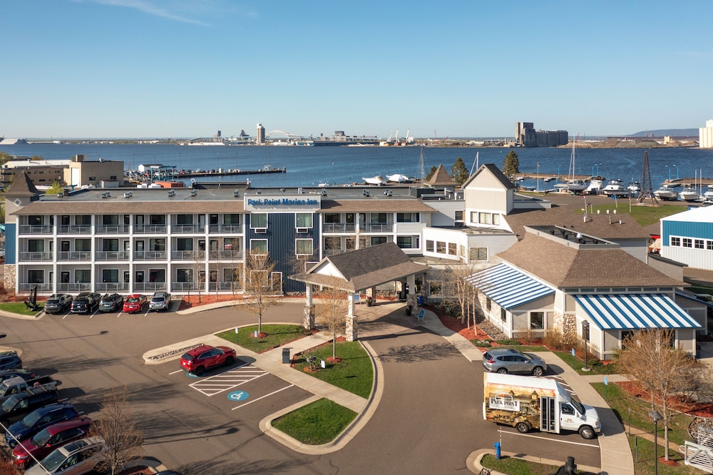 Park Point Marina Inn 3/72