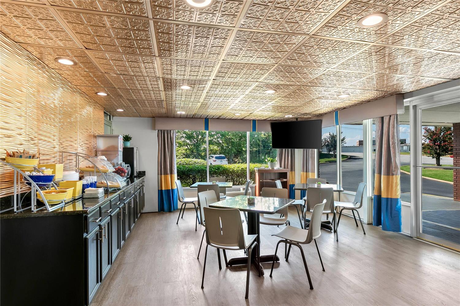 Days Inn by Wyndham Seneca 21/25
