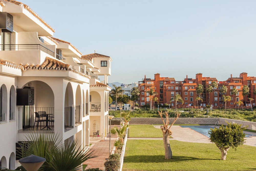 Hotel Puente Real 56/62