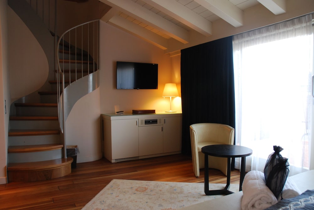 Palazzo Ai Capitani 20/29