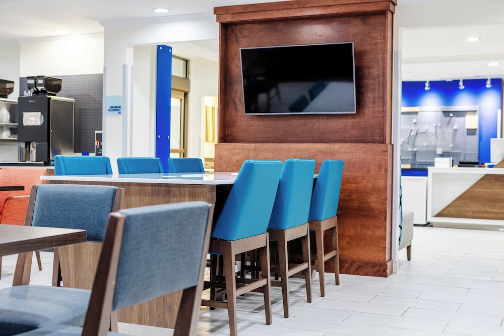 Holiday Inn Express Hotel And Suites Memphis Germantown 67/69