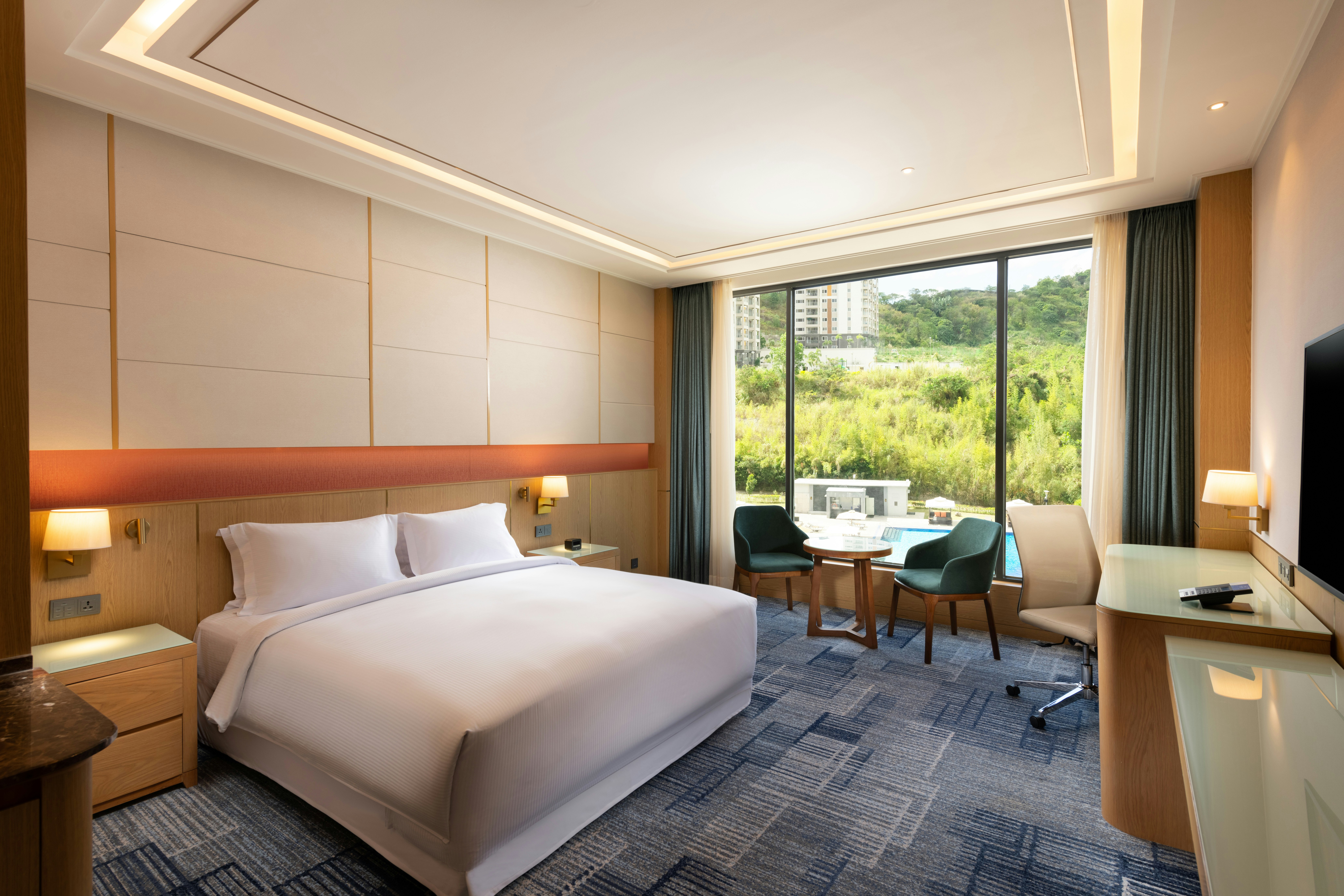 GUEST ROOM, KING BED, POOL VIEW