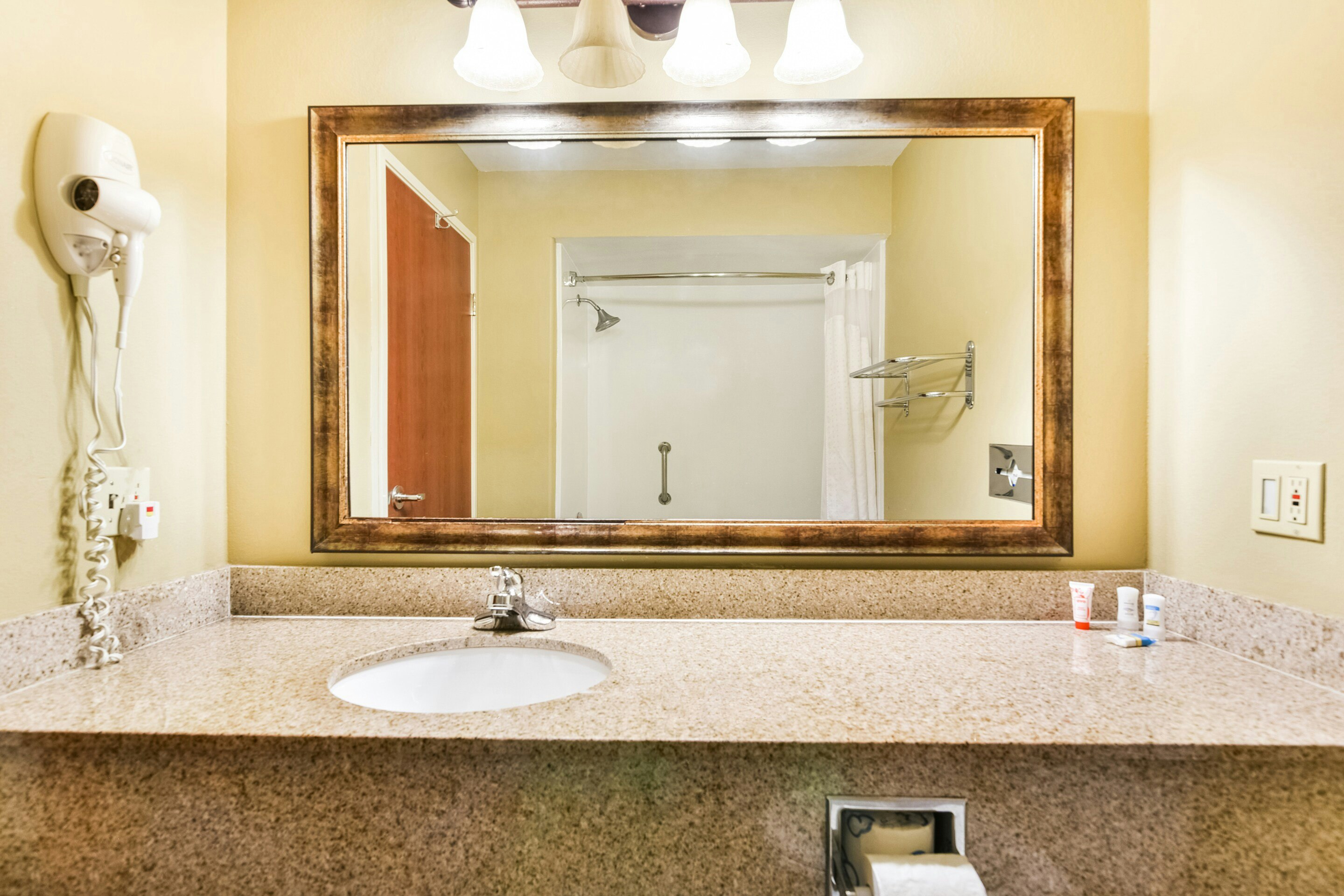 Oyo Townhouse Oklahoma City Airport 72/77