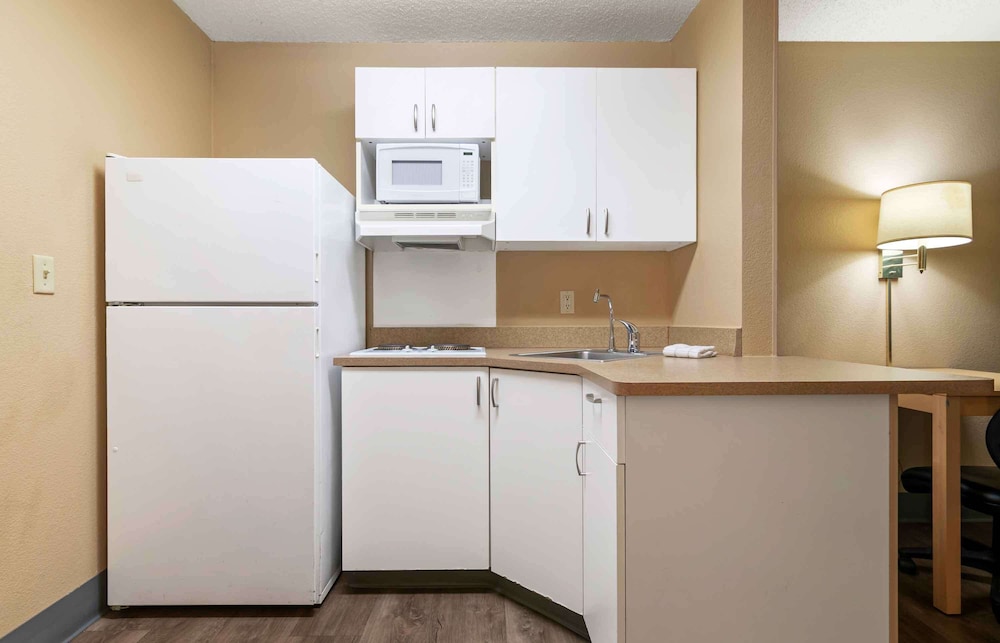 Extended Stay America Select Suites Orlando Southpark 45/56