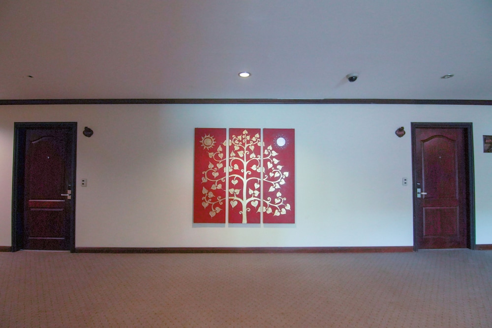 Arawan Riverside Hotel 34/65