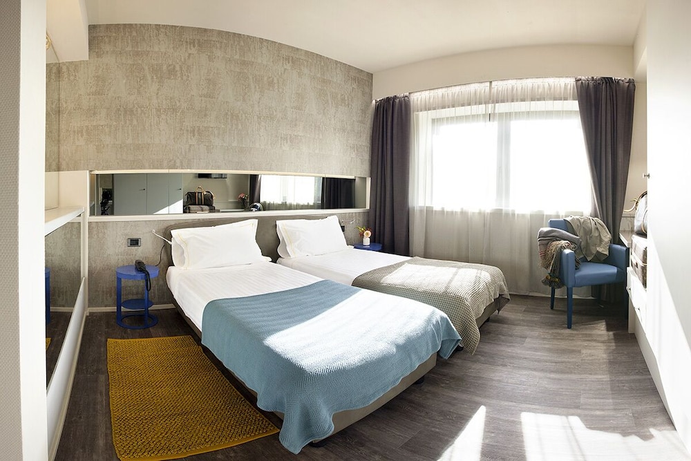 Albavilla Hotel and Co 6/49