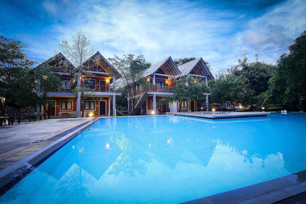 Elephas Resort & Spa in AVUDANGAWA